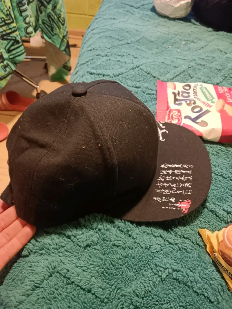 Gorra negra con diseño de dragón oriental - 3