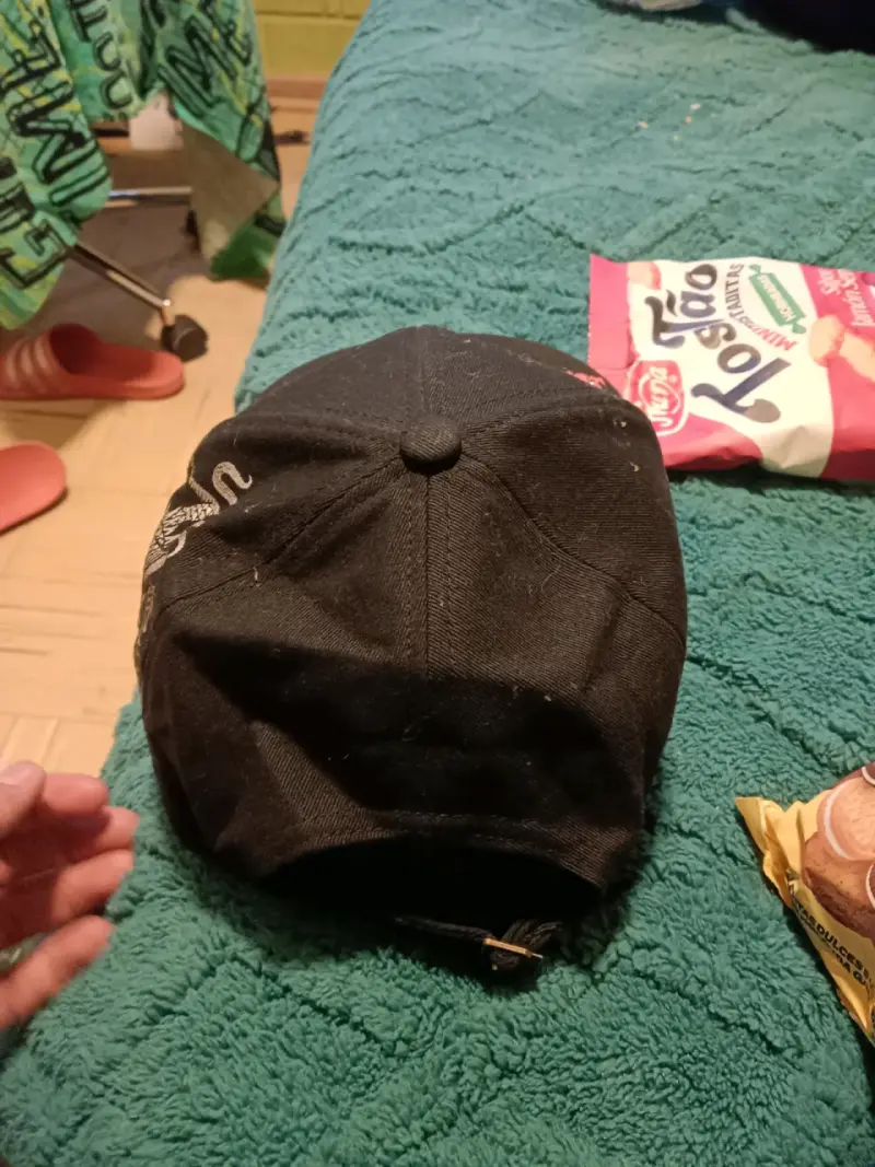 Gorra negra con diseño de dragón oriental - 4