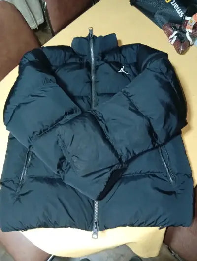 Chaqueta acolchada negra Jordan para hombre - miniatura 3