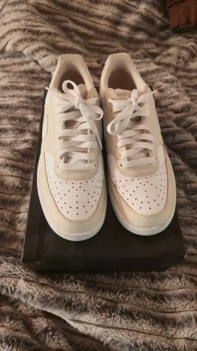 Zapatillas deportivas blancas de cuero - miniatura 1