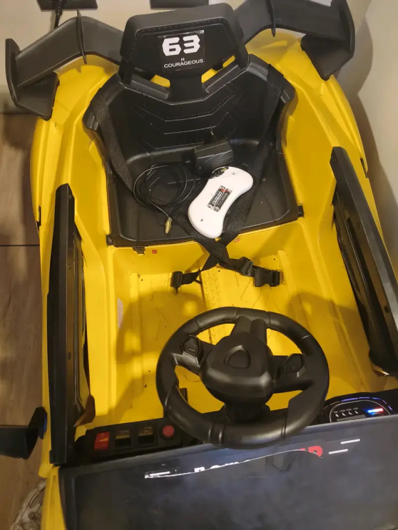 Autvo eléctrico infantil amarillo con control remo - 1