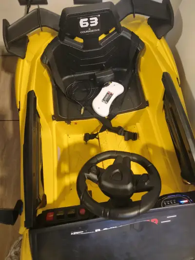 Autvo eléctrico infantil amarillo con control remo - miniatura 1