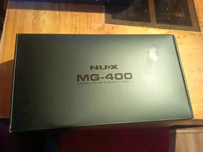 Pedal de efectos NUX MG-400 con fuente de poder - 5