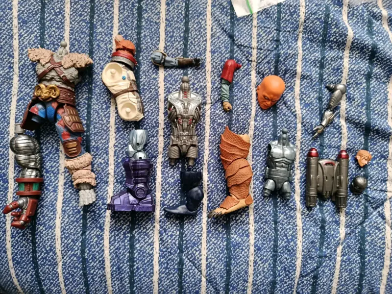 Figuras Marvel Legends y piezas BAF - 2