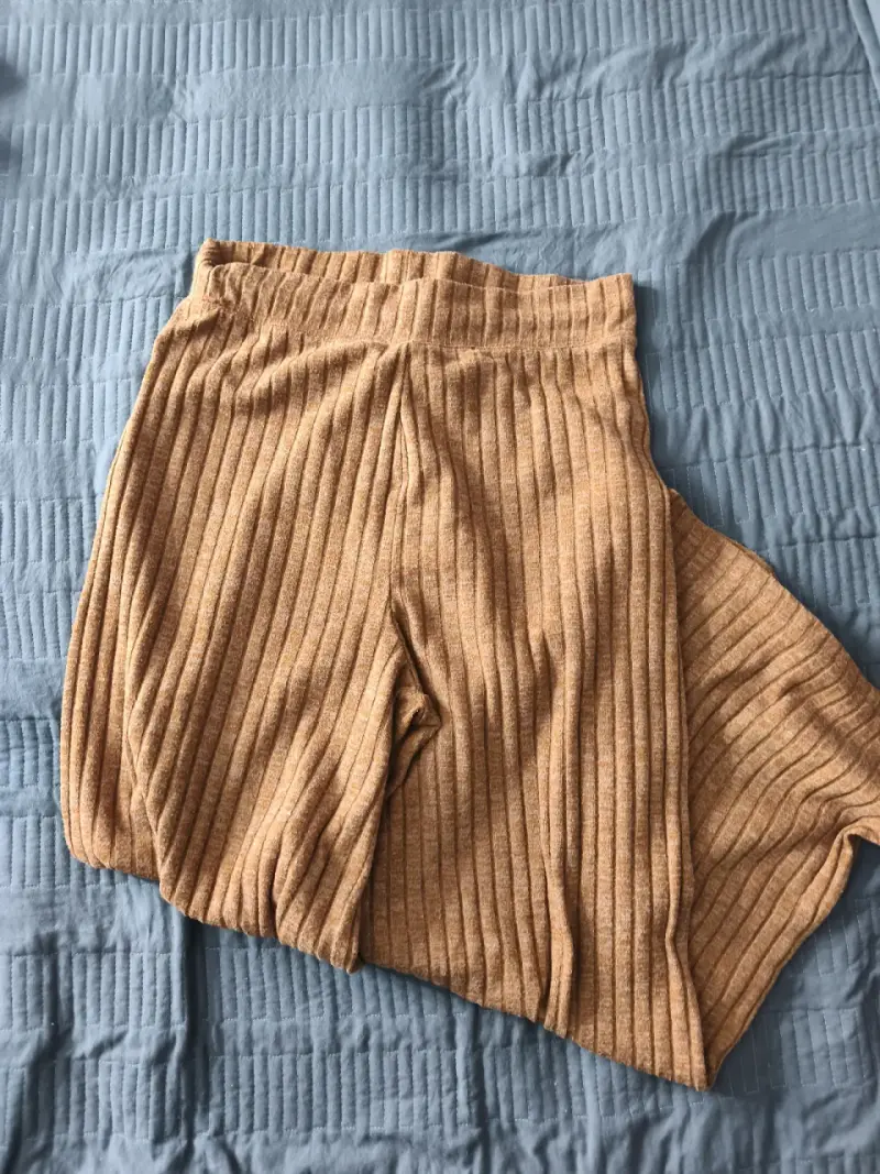 Pantalones cortos plisados color marrón