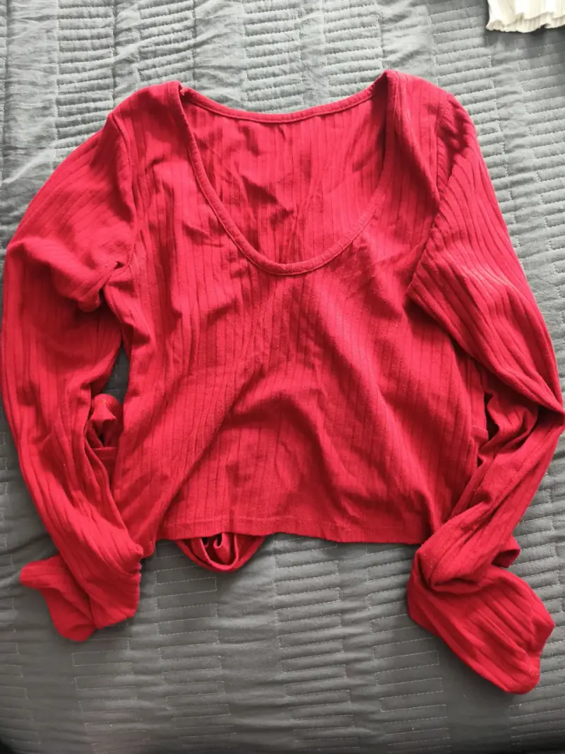 Polera roja de manga larga para mujer