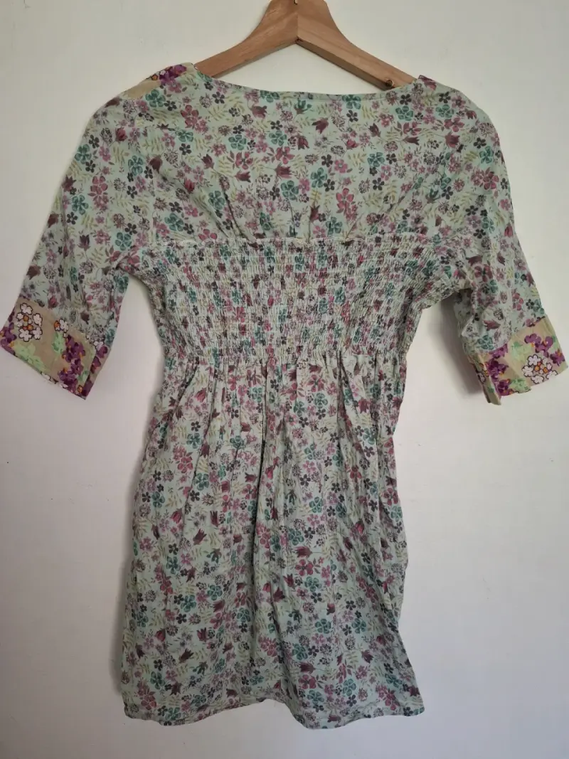 Blusa floral de verano con mangas - 3