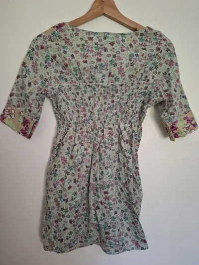 Blusa floral de verano con mangas - miniatura 3