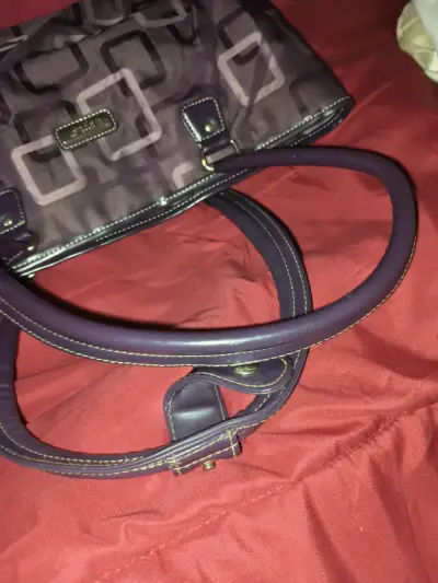 Bolso de hombro morado con diseño geométrico - miniatura 3