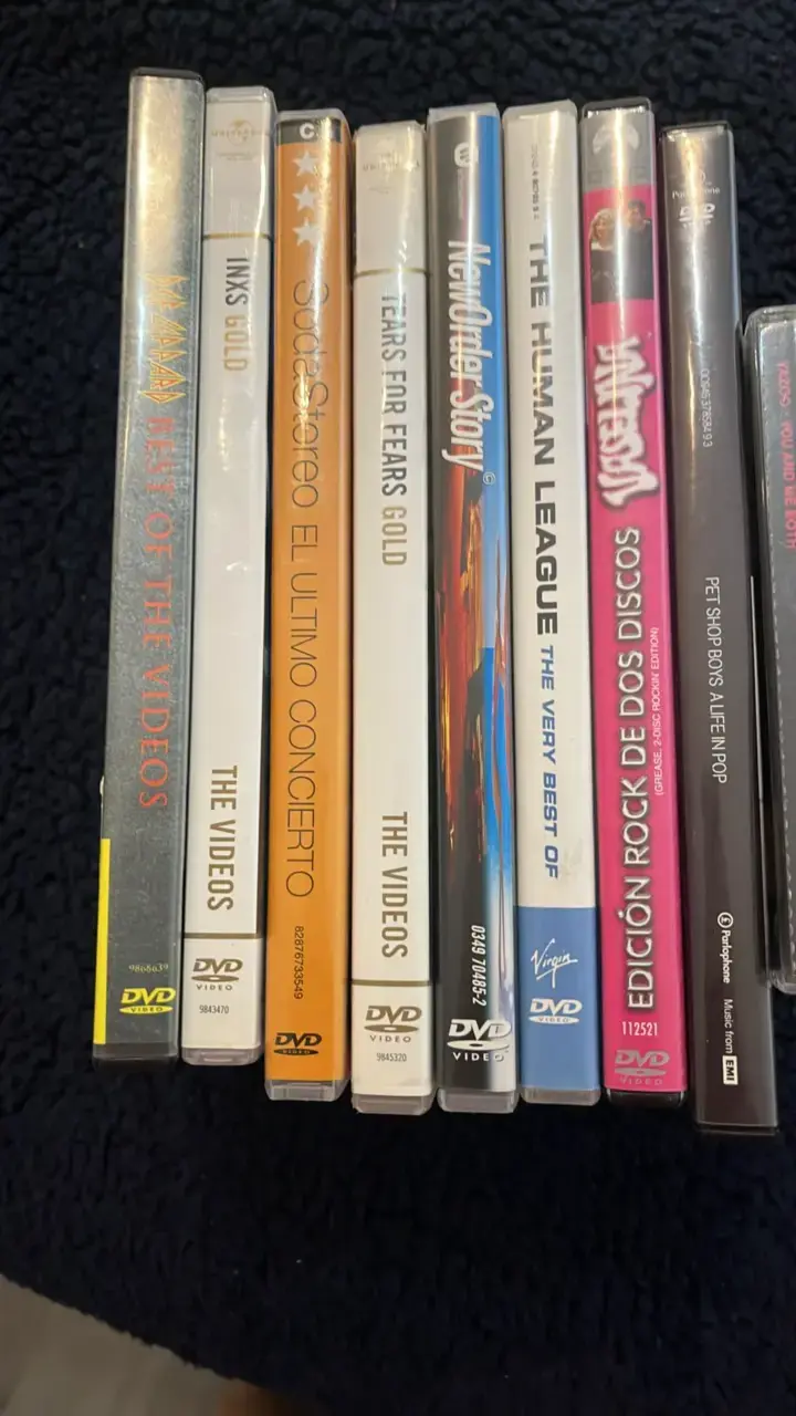 Colección de DVDs de música variada