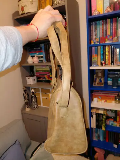 Cartera de cuero sintético beige con diseño floral - miniatura 4