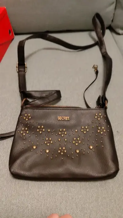 Cartera negra con tachas Secret - miniatura 2