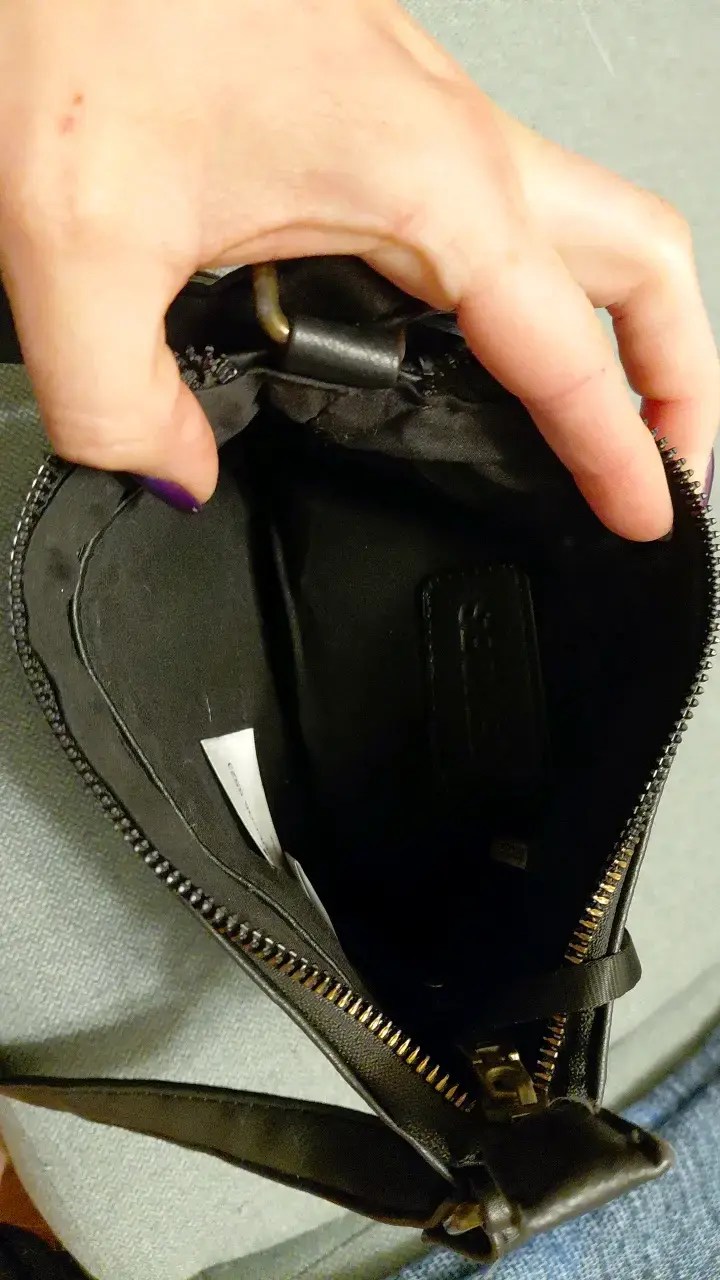 Cartera negra con tachas Secret - 4
