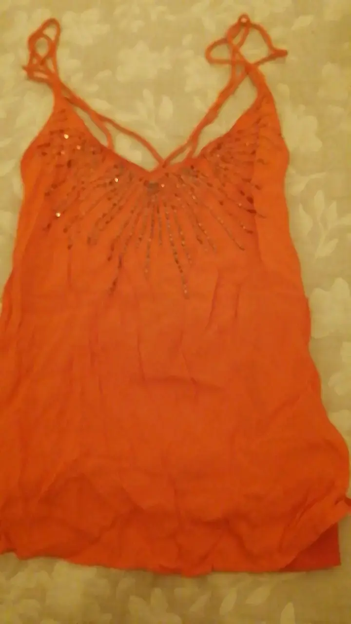 Blusa de tirantes naranja con lentejuelas