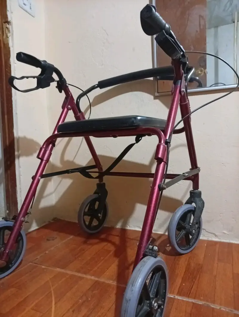 Andador de aluminio plegable con asiento - 2