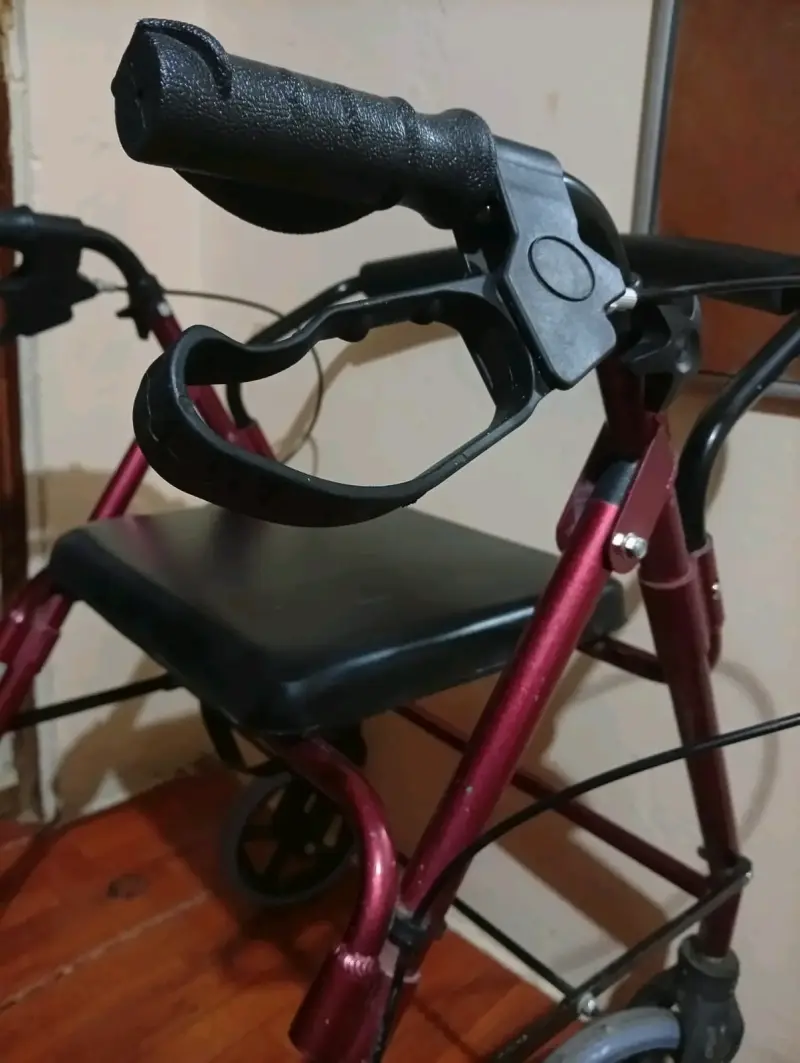 Andador de aluminio plegable con asiento - 3
