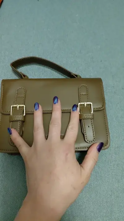 Cartera de mano marrón con hebillas - miniatura 1