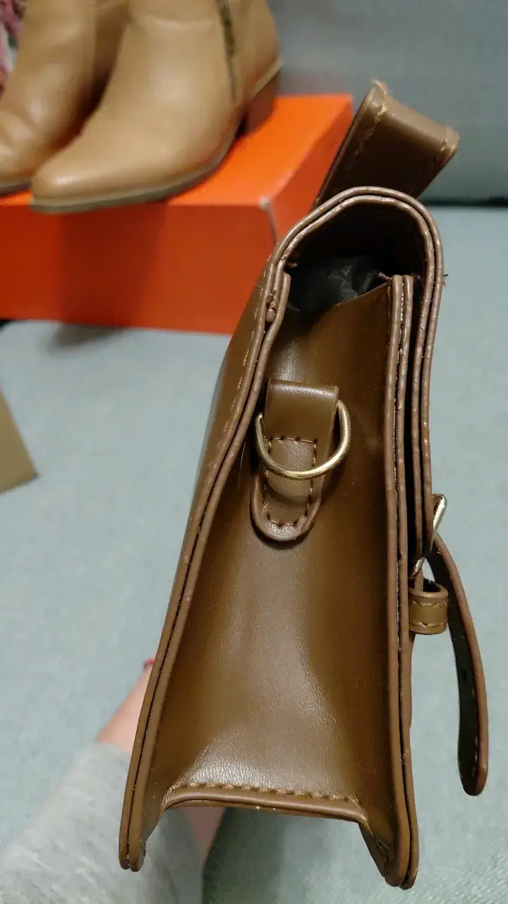 Cartera de mano marrón con hebillas - 5