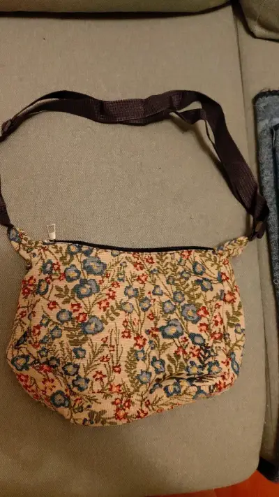 Bolso bandolera floral con cierre ajustable - miniatura 1