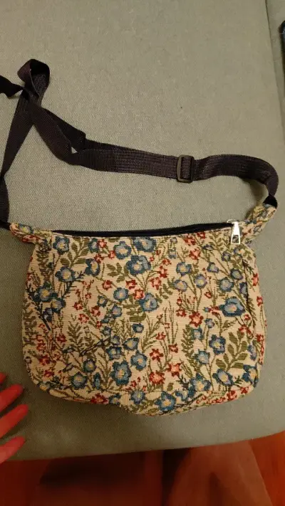 Bolso bandolera floral con cierre ajustable - miniatura 2