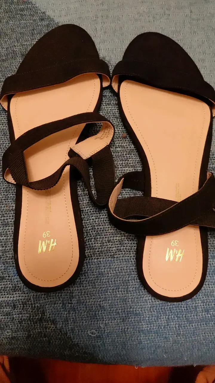 Sandalias planas negras H&M talla 39 - 1