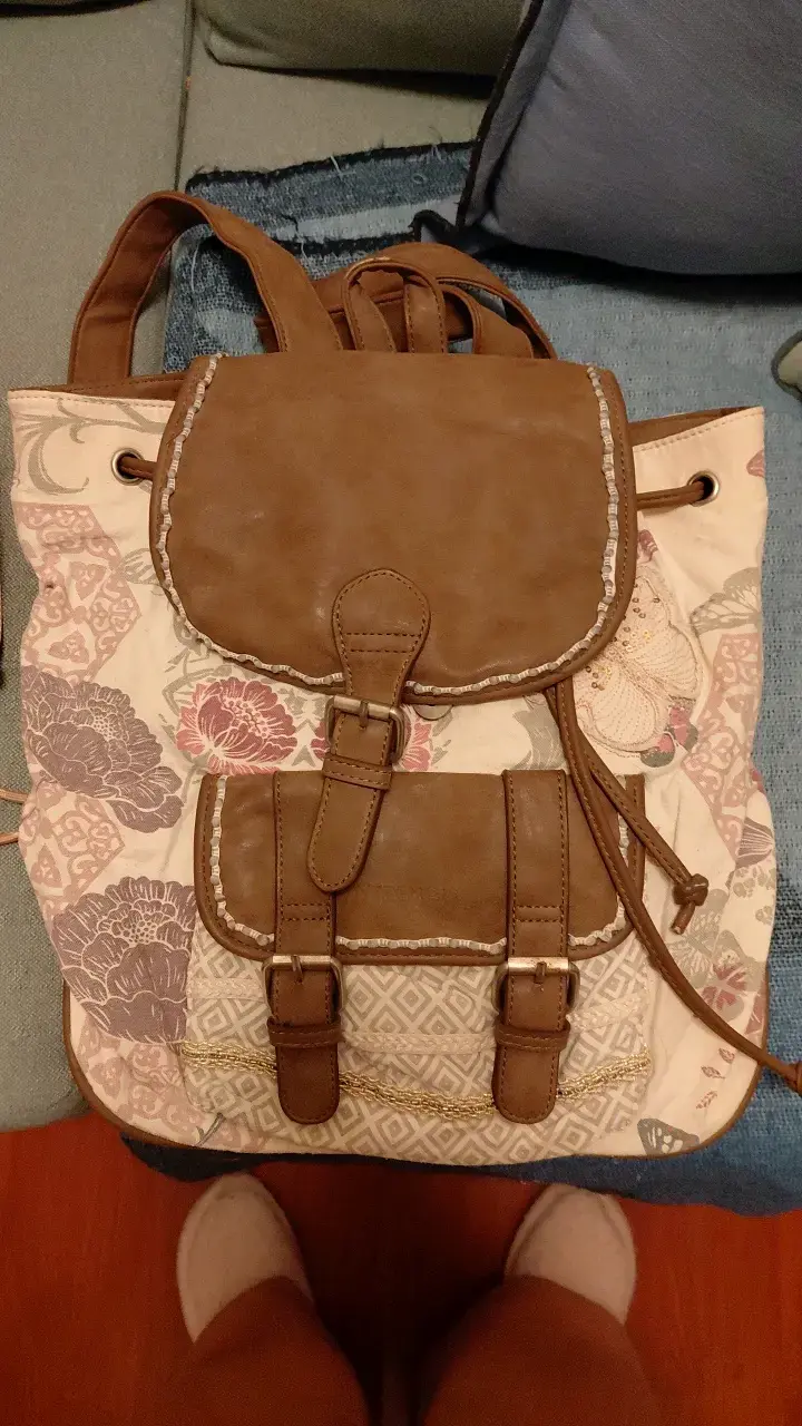 Mochila de tela floral con detalles en cuero - 1