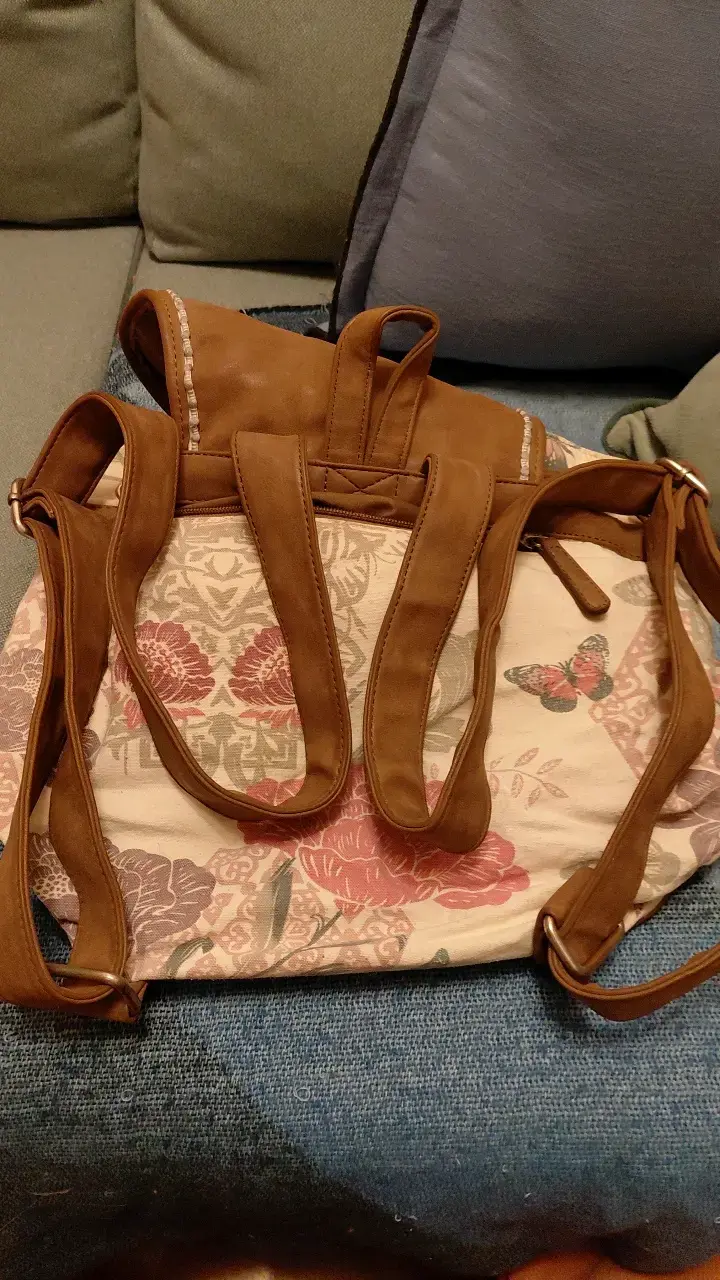 Mochila de tela floral con detalles en cuero - 3