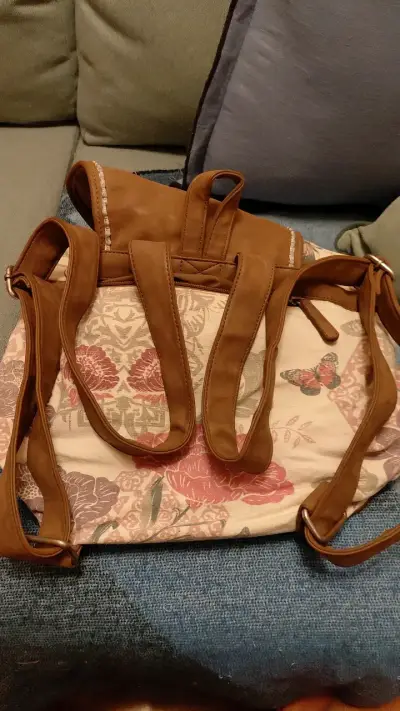 Mochila de tela floral con detalles en cuero - miniatura 3