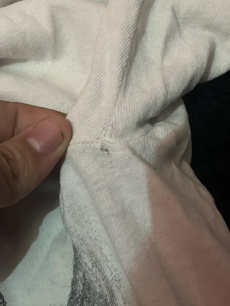 Polera blanca con diseño de calaveras 'Loyalty' - 2