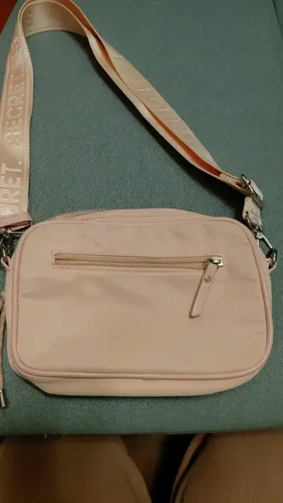 Bandolera rosa Secret con correa ajustable - miniatura 3