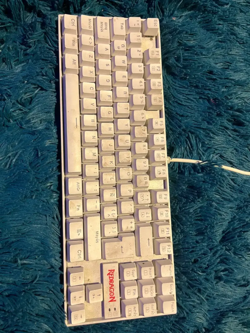 Teclado mecánico Redragon  blanco kumara k553