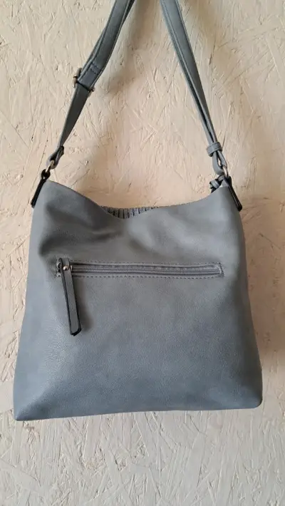 Cartera de Hombro Azul con colgante. - miniatura 5