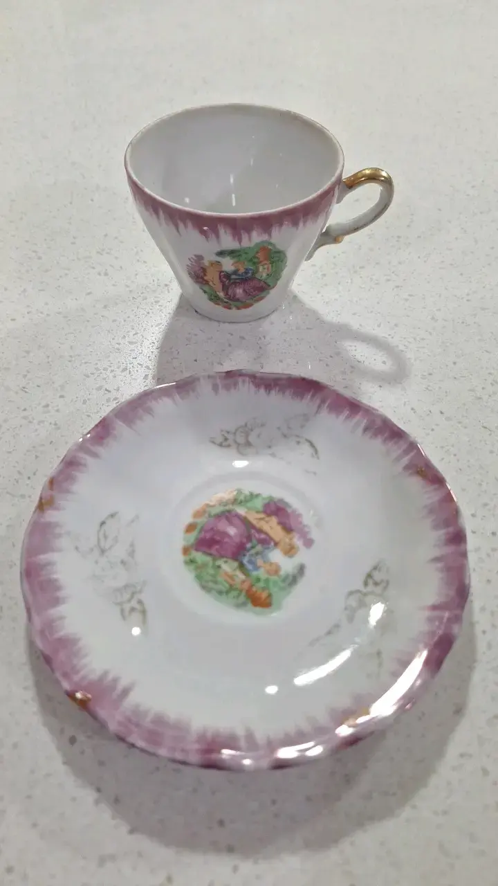 Taza de porcelana decorativa con platillo - 2