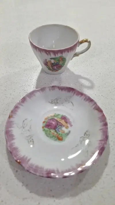 Taza de porcelana decorativa con platillo - miniatura 2
