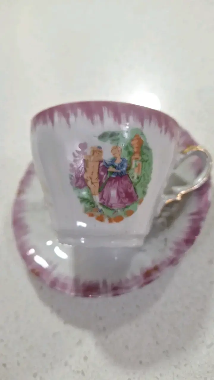 Taza de porcelana decorativa con platillo - 3