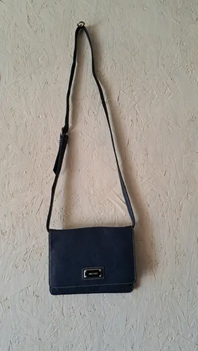 Cartera cruzada azul Nine West en buen estado - miniatura 1