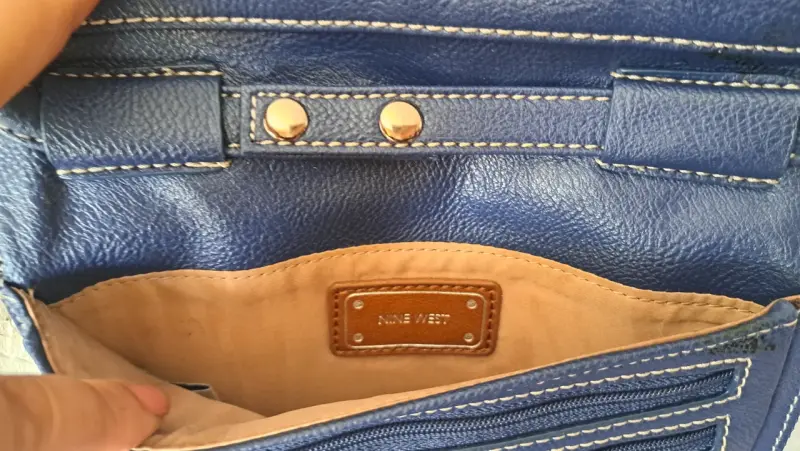 Cartera cruzada azul Nine West en buen estado - 4