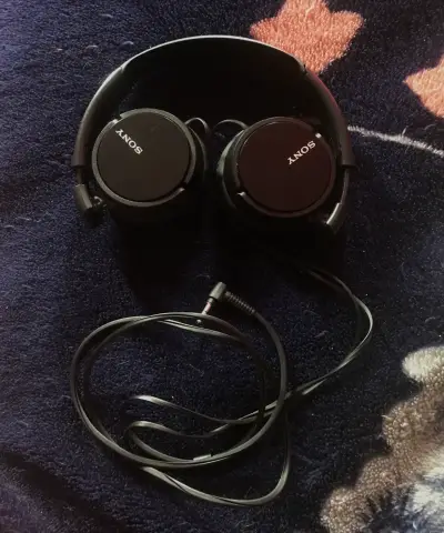Audífonos Sony MDR-ZX110 con Cable - miniatura 1