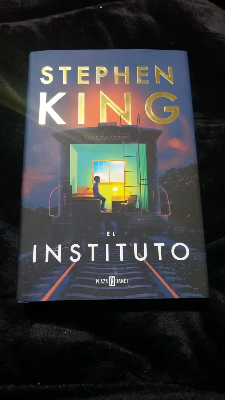 Libro 'El Instituto' de Stephen King en tapa dura