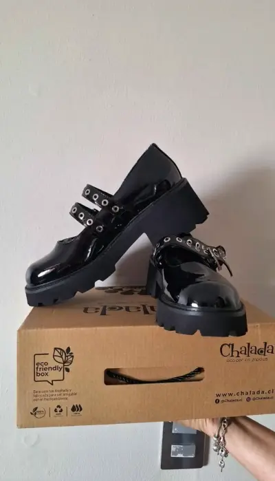 Zapatos de charol negro con plataforma Chalada - miniatura 1