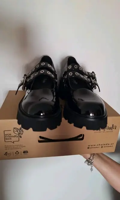 Zapatos de charol negro con plataforma Chalada - miniatura 2