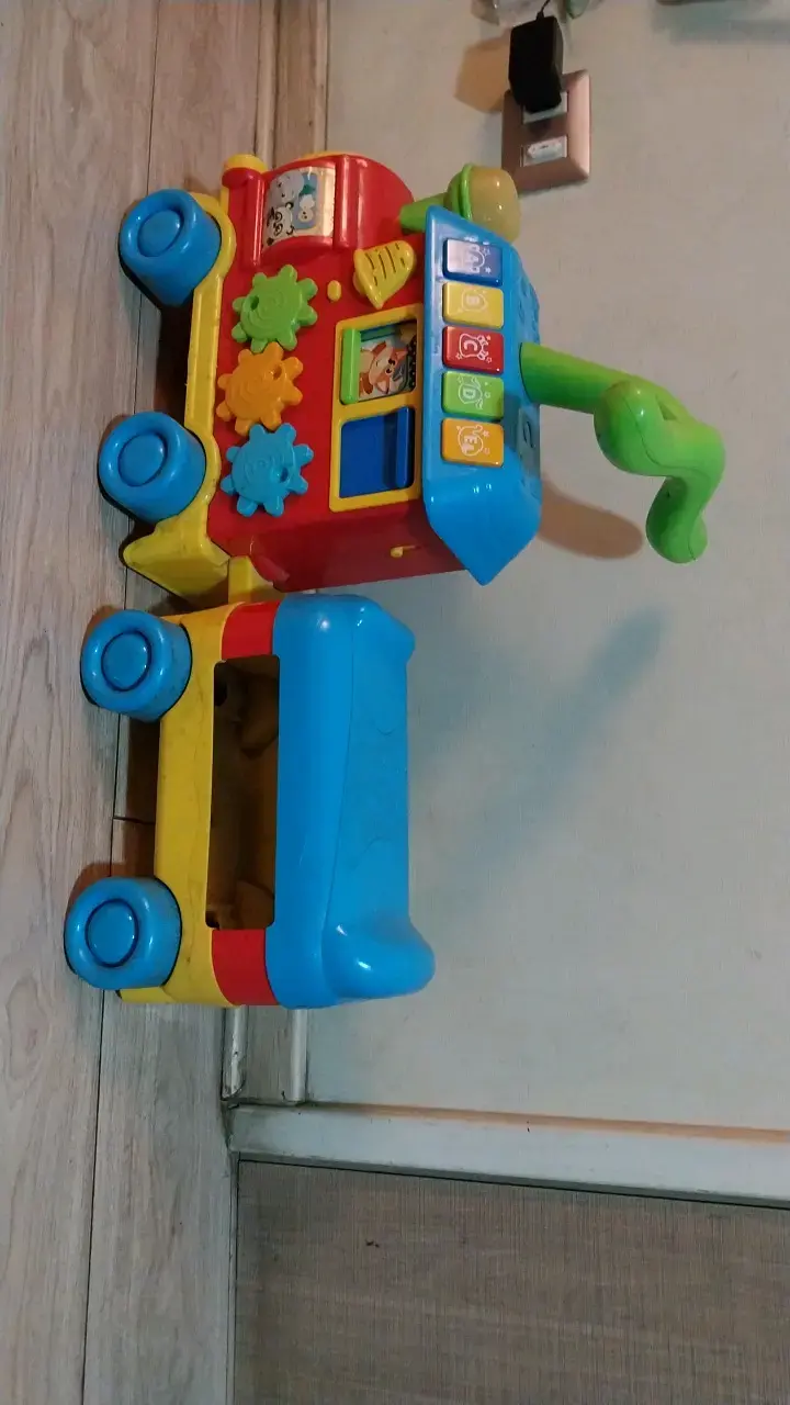 Tren de juguete infantil multicolor con actividades - 1