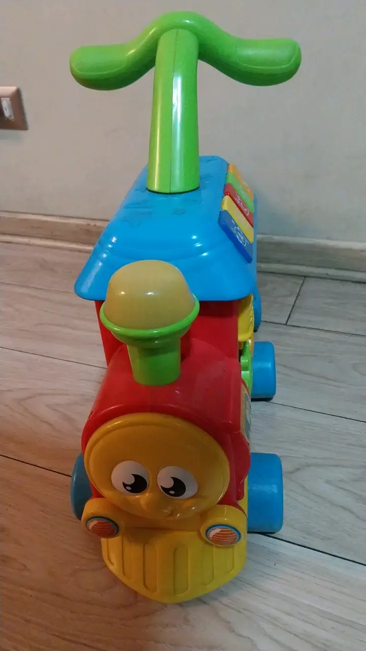 Tren de juguete infantil multicolor con actividades - 2