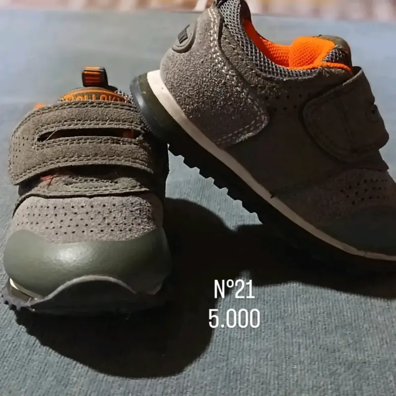 Zapatillas para niños talla 21 color gris