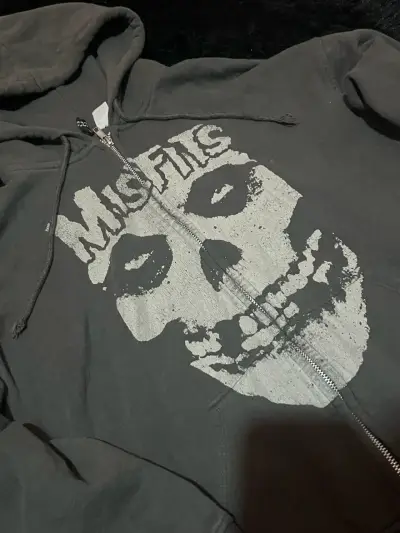 Polerón con capucha Misfits gris oscuro - miniatura 1
