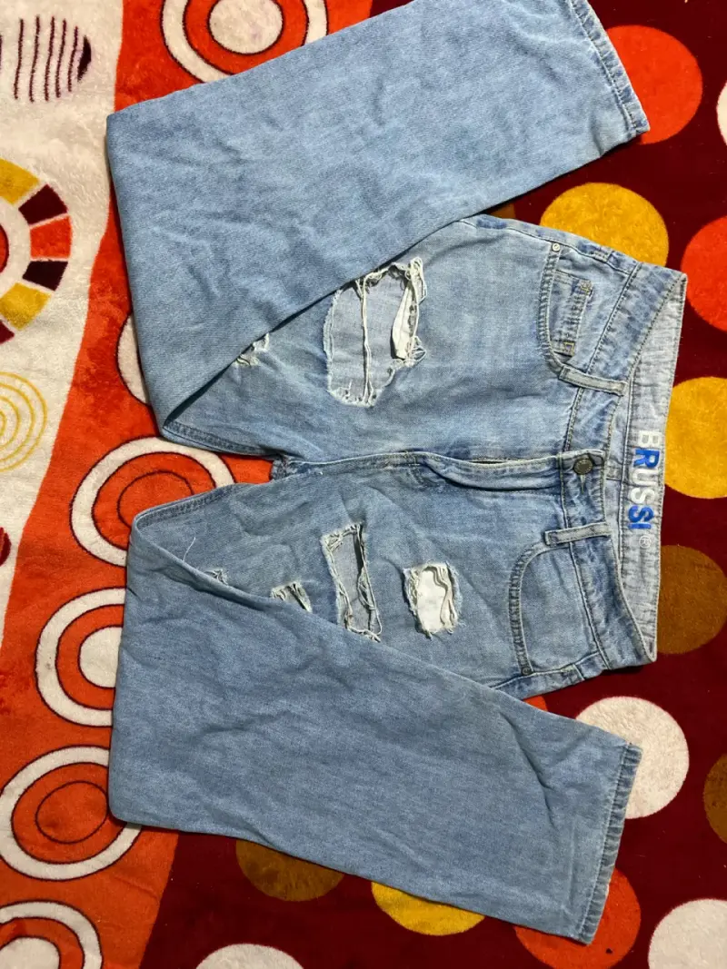 Jeans de mezclilla rasgados unisex