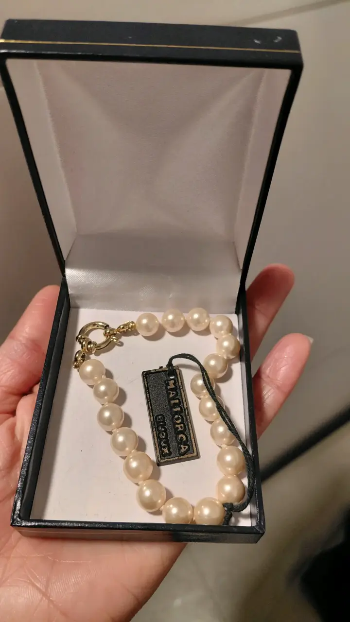 Pulsera de perlas Mallorca en caja
