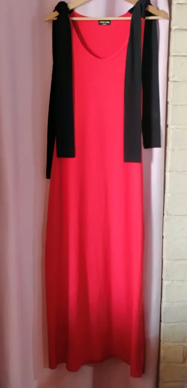Vestido largo rojo con detalles negros Adhorada - 1