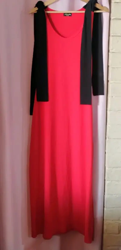 Vestido largo rojo con detalles negros Adhorada - miniatura 1