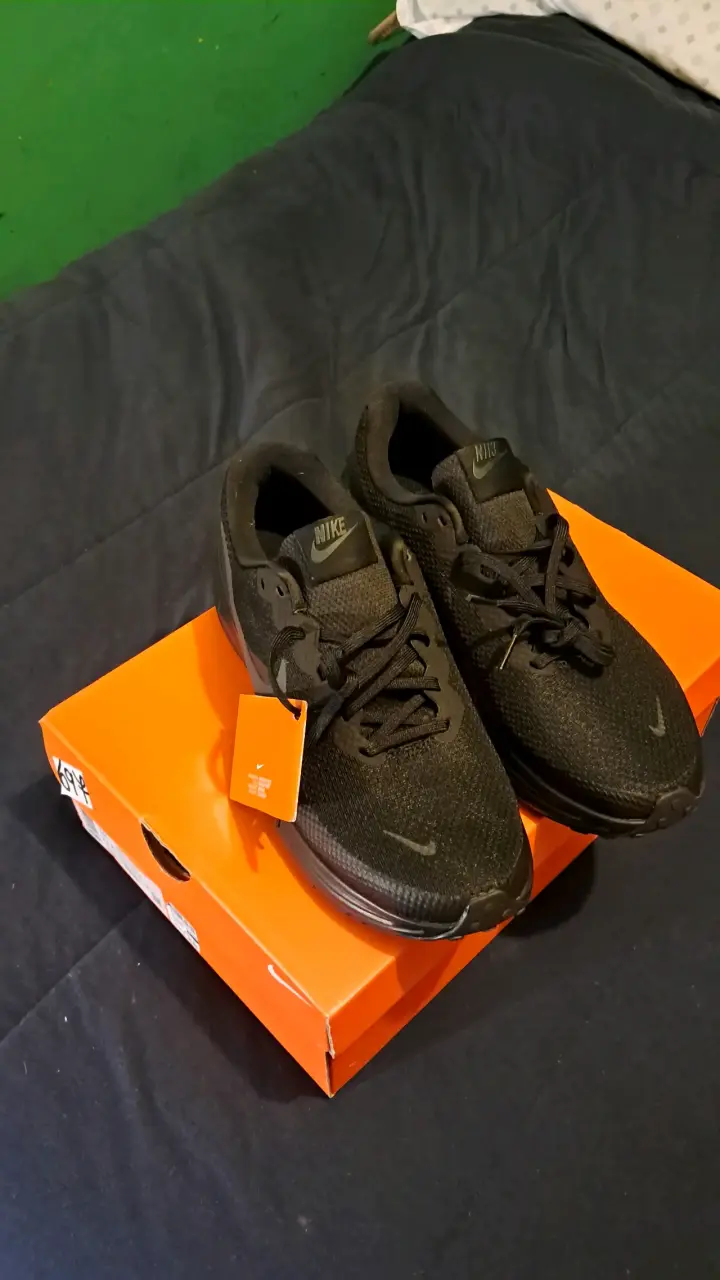Nike Revolution 8 Talla 44/28 cm - 2